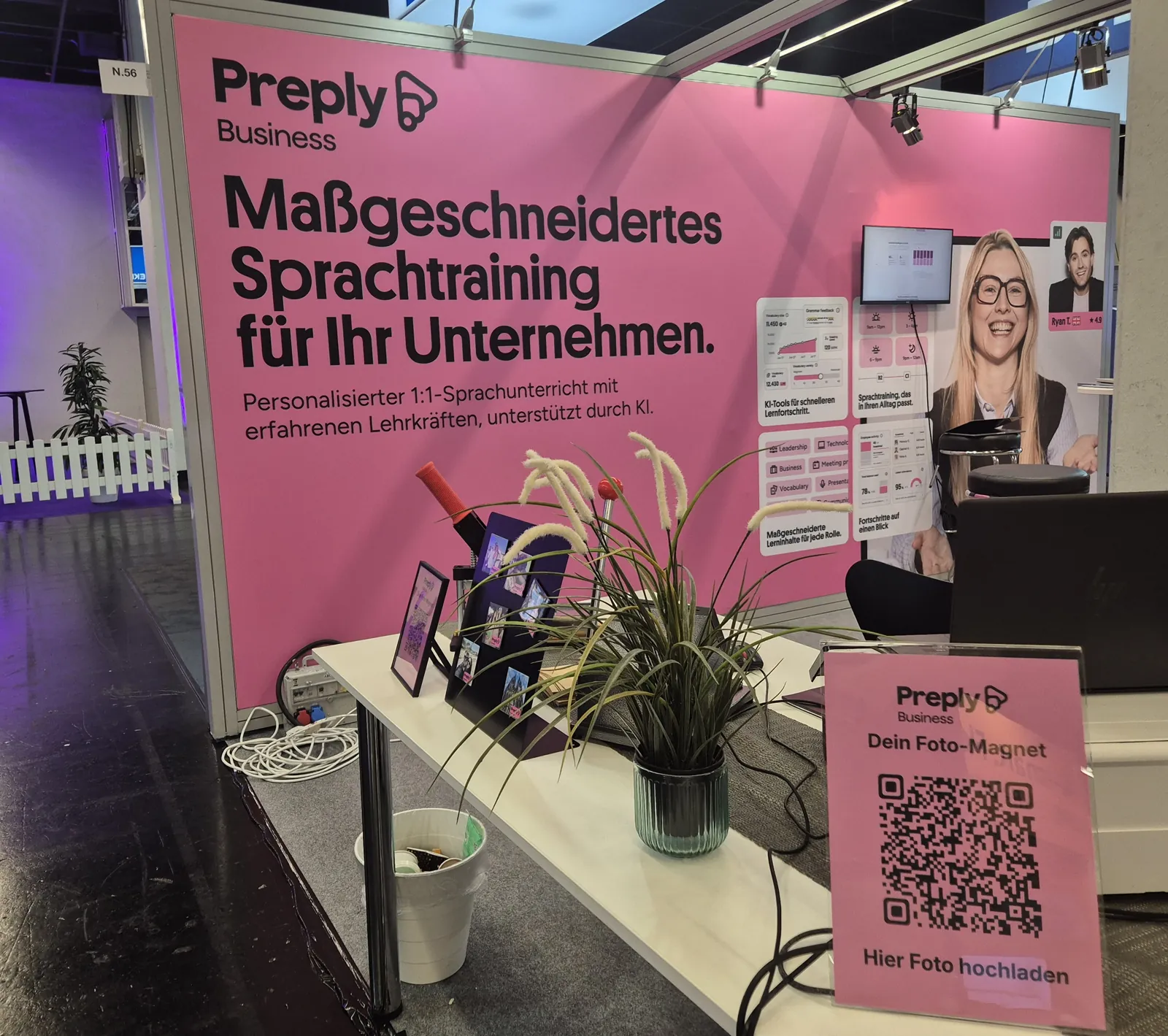 Foto-Magnet-Station am Messestand von Preply auf der Zukunft Personal Köln 2026